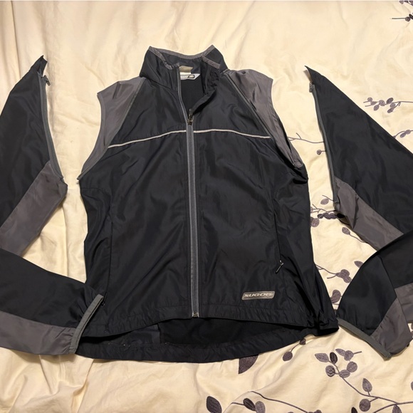 SUGOi Cycling Running Jacket Zip Off Arms - Picture 14 of 16